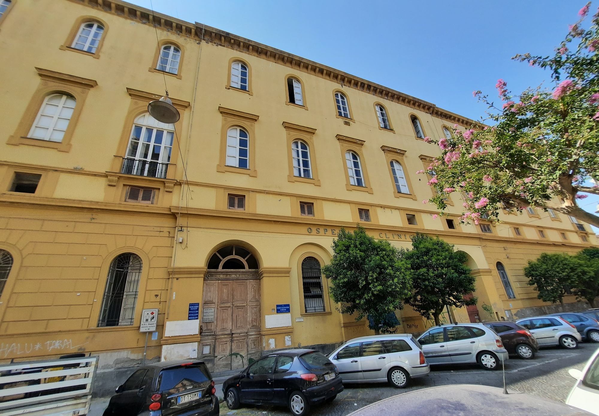 old Gesù e Maria Hospital, Naples - 03.jpg